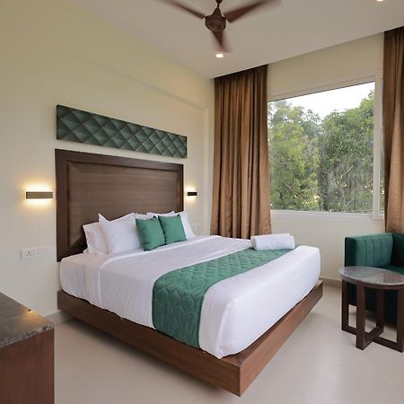 Hotel Aavudai Grand Aralvaimozhi Экстерьер фото