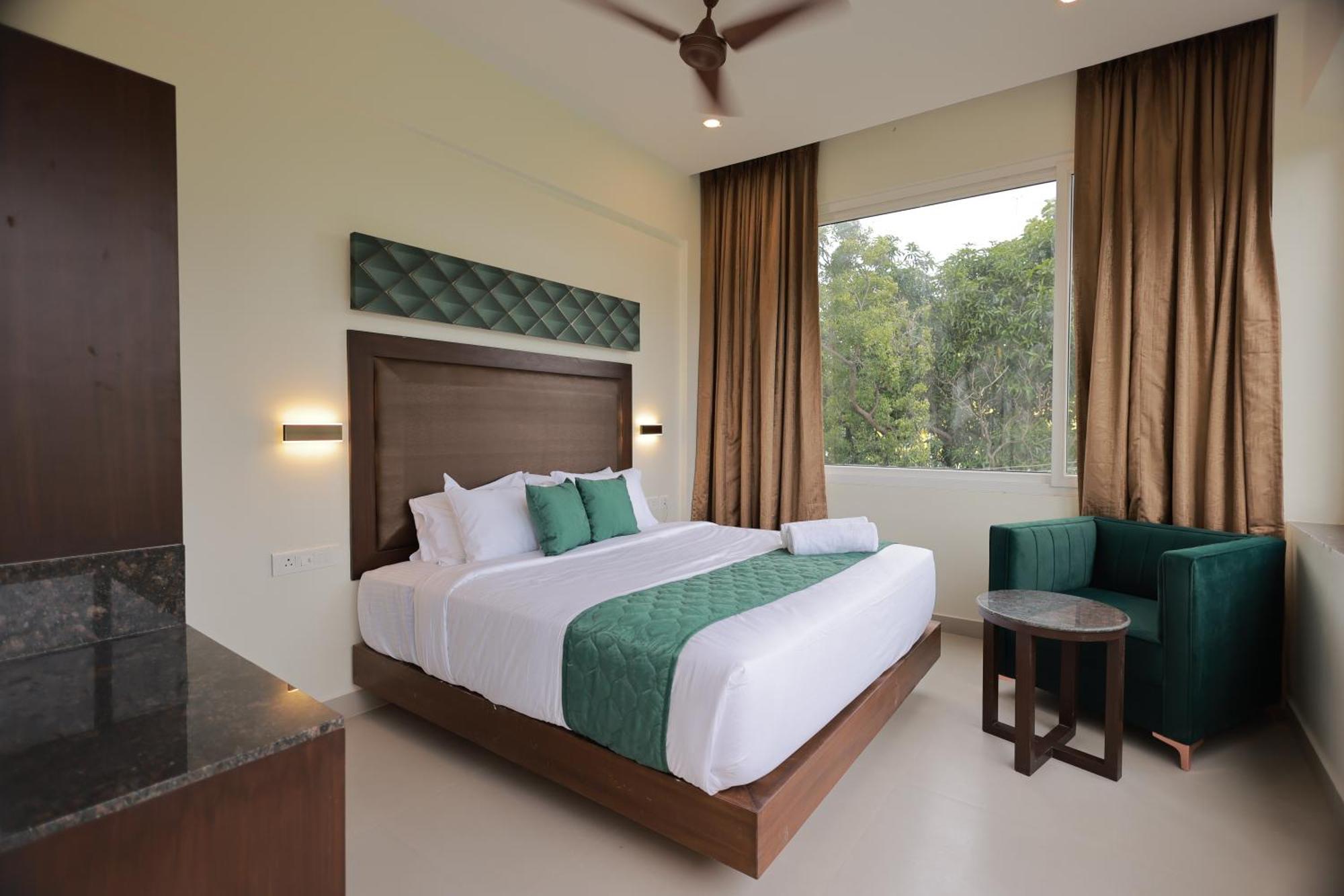 Hotel Aavudai Grand Aralvaimozhi Экстерьер фото
